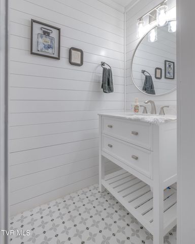 460 Northeast Oak Hill Street, Abingdon, VA 24210