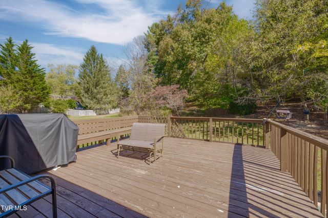 460 Northeast Oak Hill Street, Abingdon, VA 24210