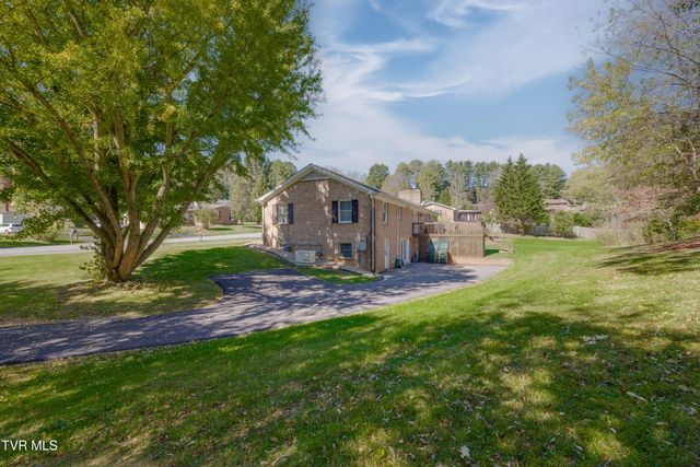 460 Northeast Oak Hill Street, Abingdon, VA 24210