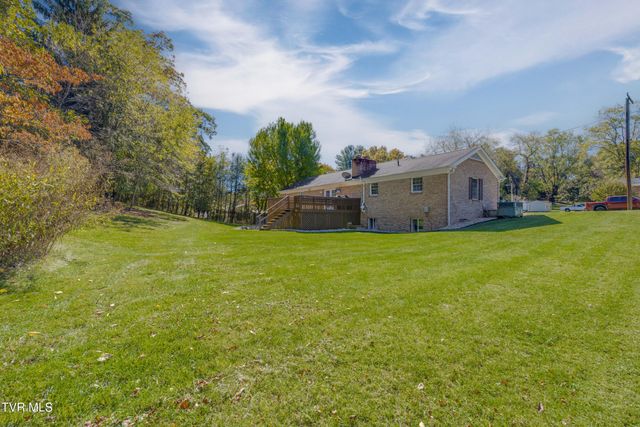 460 Northeast Oak Hill Street, Abingdon, VA 24210