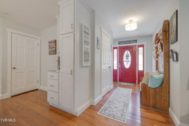 460 Northeast Oak Hill Street, Abingdon, VA 24210