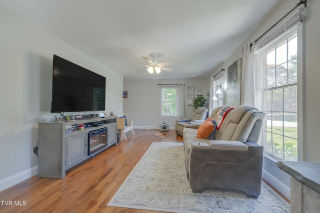 460 Northeast Oak Hill Street, Abingdon, VA 24210