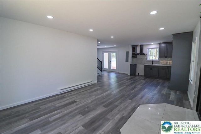 1080 Westside Drive, Newfoundland, PA 18445
