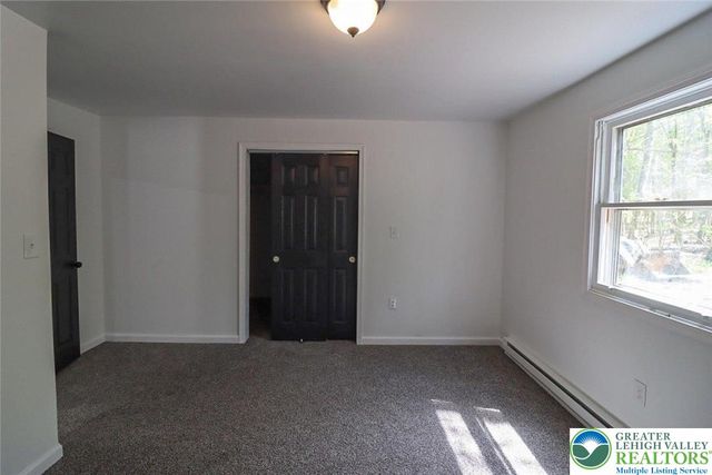 1080 Westside Drive, Newfoundland, PA 18445