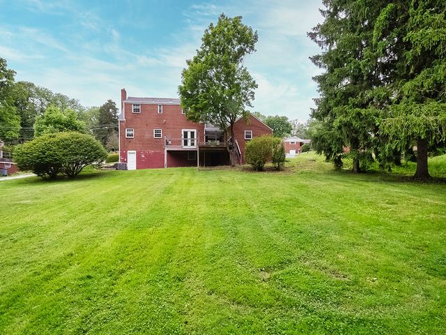 212 Hays ROAD, Upper St Clair, PA 15241