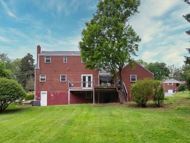 212 Hays ROAD, Upper St Clair, PA 15241