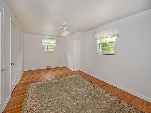 212 Hays ROAD, Upper St Clair, PA 15241