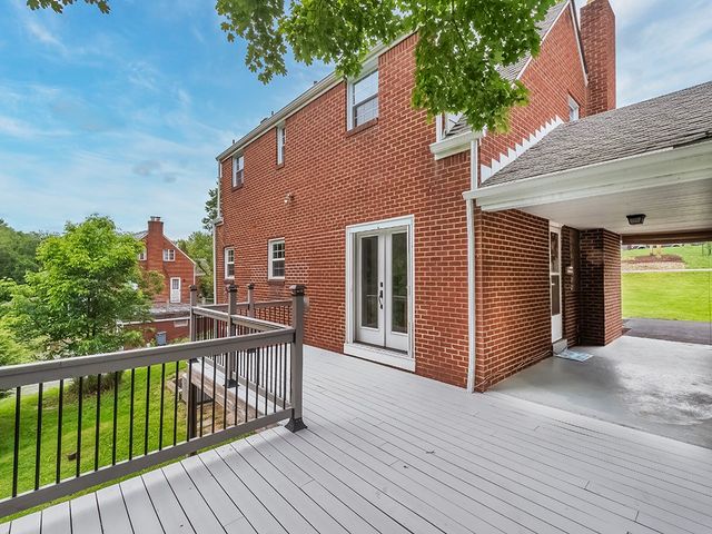 212 Hays ROAD, Upper St Clair, PA 15241