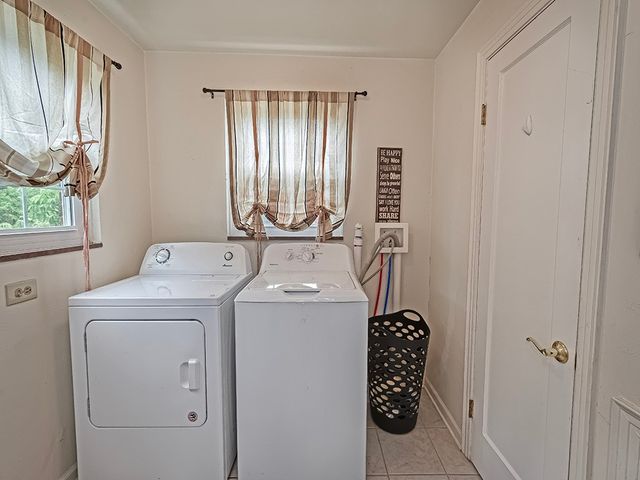 212 Hays ROAD, Upper St Clair, PA 15241