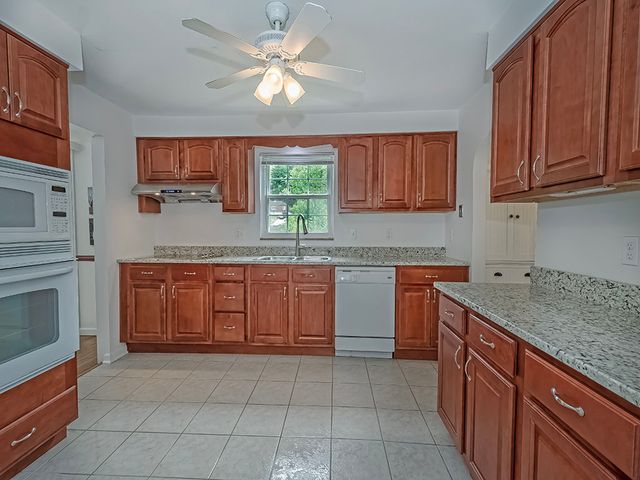 212 Hays ROAD, Upper St Clair, PA 15241