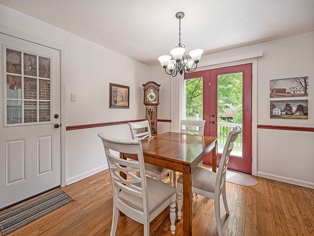 212 Hays ROAD, Upper St Clair, PA 15241