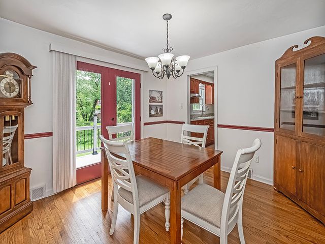 212 Hays ROAD, Upper St Clair, PA 15241