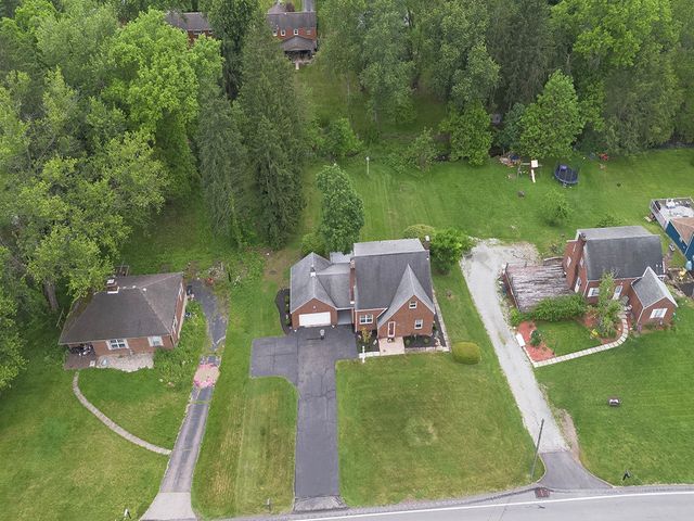 212 Hays ROAD, Upper St Clair, PA 15241