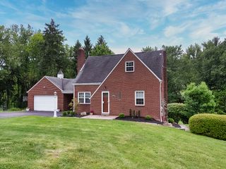 212 Hays ROAD, Upper St Clair, PA 15241