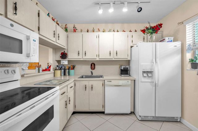 3100 Holiday Springs Boulevard 304, Margate, FL 33063