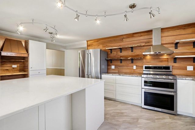 W10580 Tipperary Road, Poynette, WI 53955