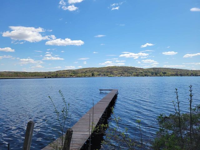 W10580 Tipperary Road, Poynette, WI 53955