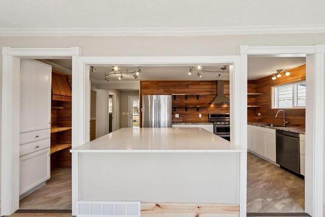 W10580 Tipperary Road, Poynette, WI 53955