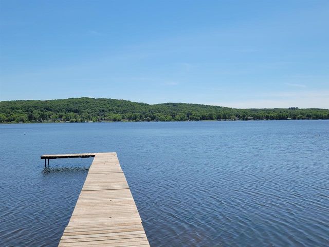 W10580 Tipperary Road, Poynette, WI 53955