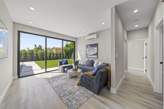 3702 Conrad, San Diego, CA 92117