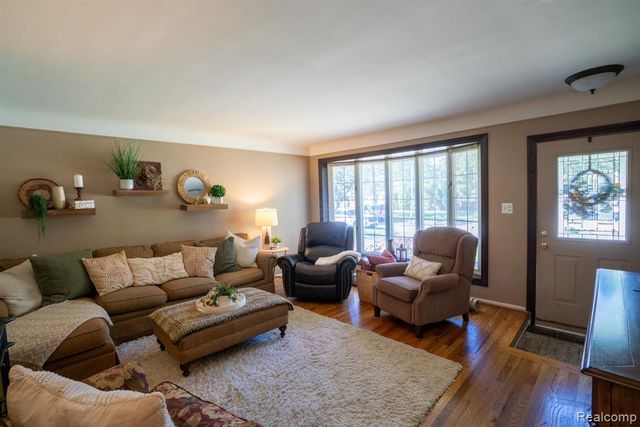 1881 Evergreen Street, Trenton, MI 48183