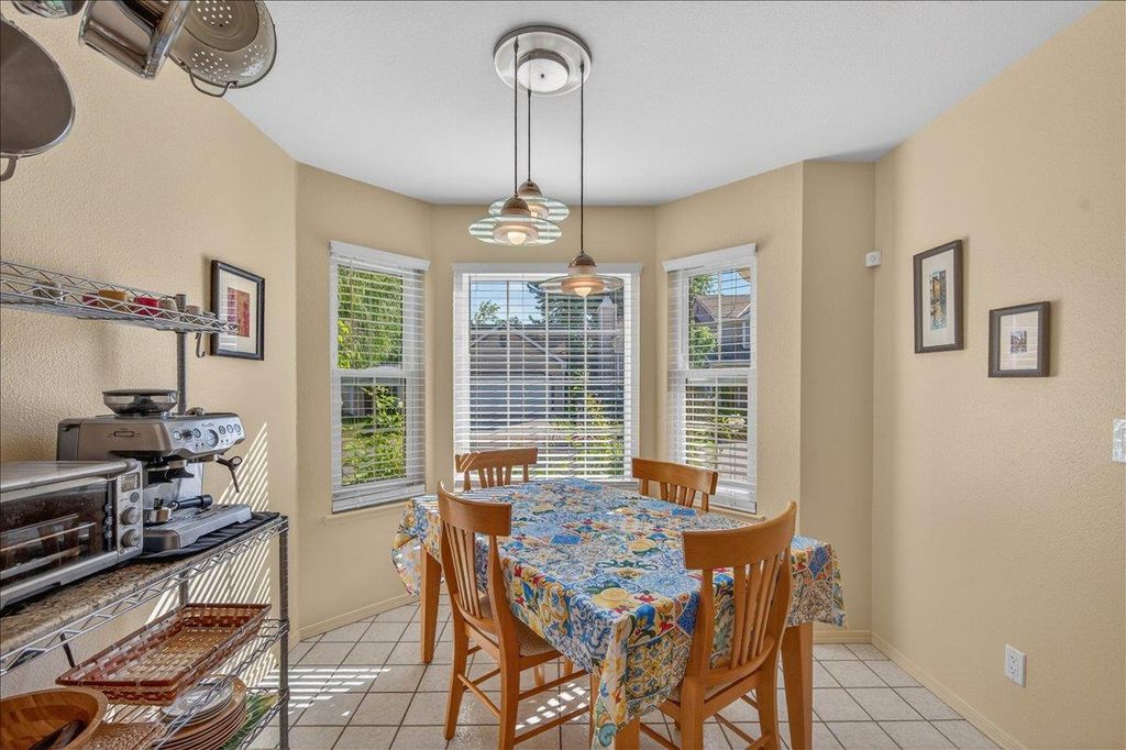Image 13 of property listing at 10771 N Windham Bay Circle, Fresno, CA 93730