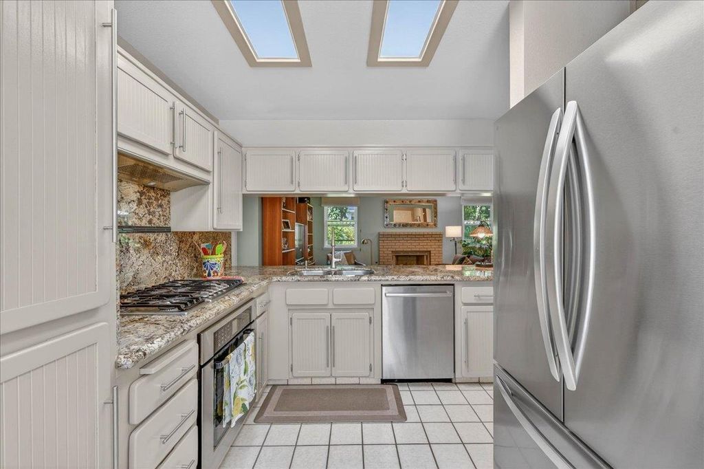 Image 14 of property listing at 10771 N Windham Bay Circle, Fresno, CA 93730