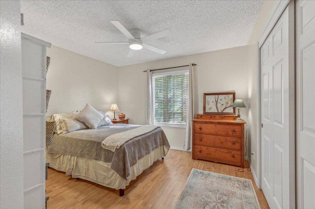 Image 20 of property listing at 10771 N Windham Bay Circle, Fresno, CA 93730