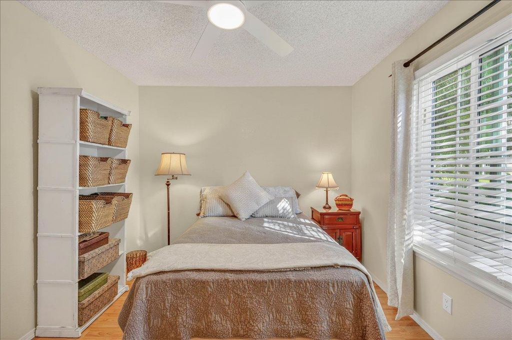 Image 22 of property listing at 10771 N Windham Bay Circle, Fresno, CA 93730