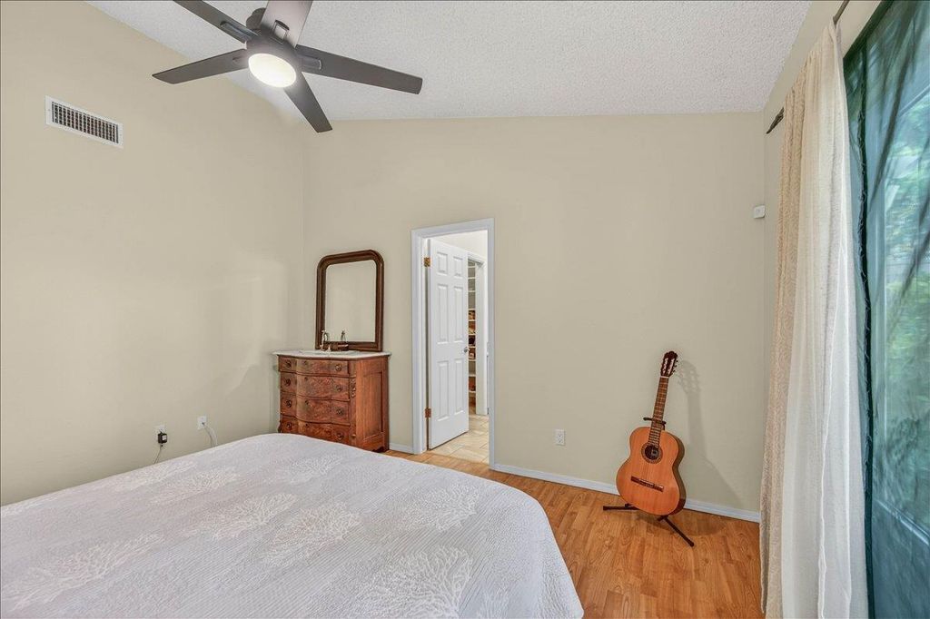 Image 27 of property listing at 10771 N Windham Bay Circle, Fresno, CA 93730