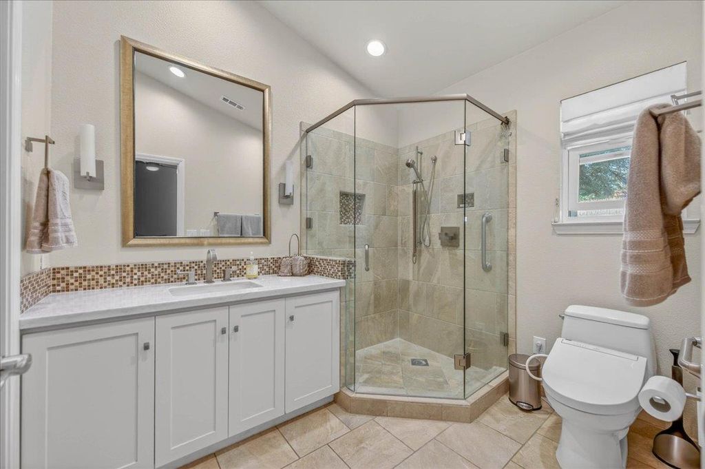 Image 29 of property listing at 10771 N Windham Bay Circle, Fresno, CA 93730