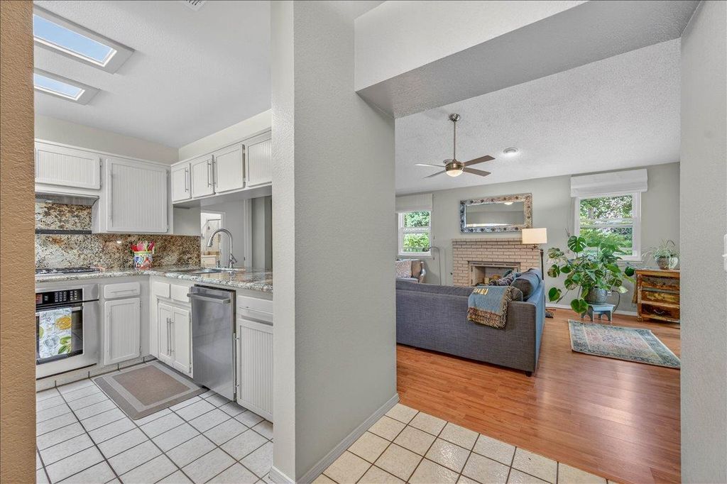 Image 3 of property listing at 10771 N Windham Bay Circle, Fresno, CA 93730