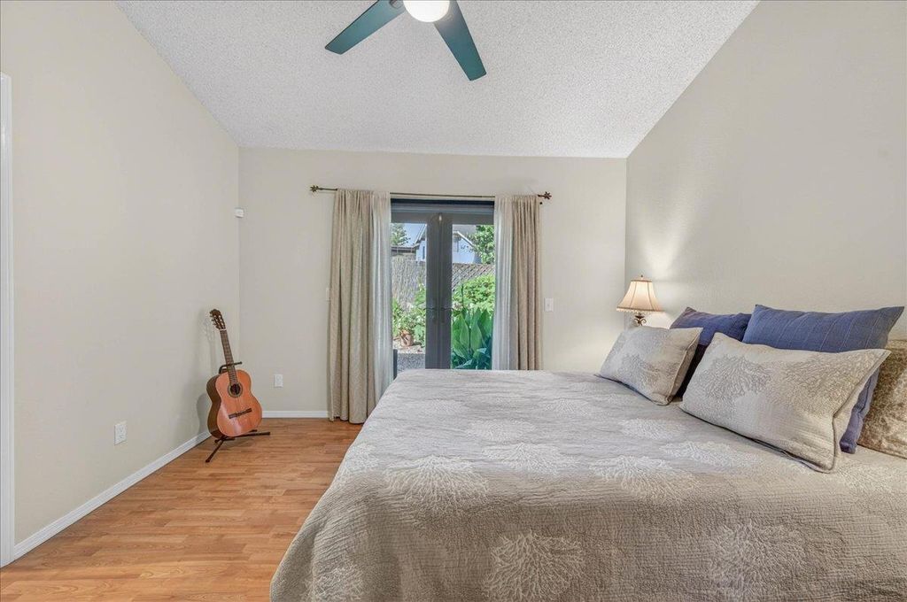 Image 32 of property listing at 10771 N Windham Bay Circle, Fresno, CA 93730