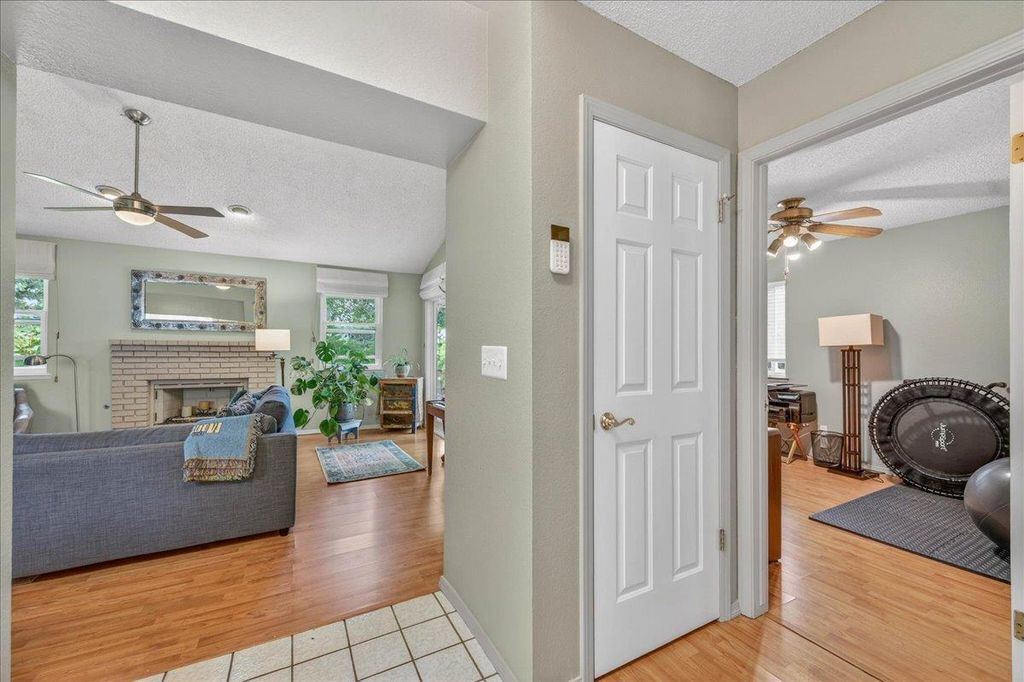 Image 4 of property listing at 10771 N Windham Bay Circle, Fresno, CA 93730