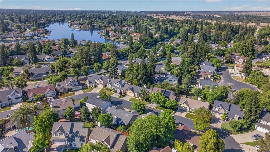 Image 59 of property listing at 10771 N Windham Bay Circle, Fresno, CA 93730