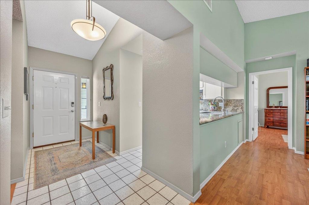Image 9 of property listing at 10771 N Windham Bay Circle, Fresno, CA 93730