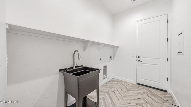 22288 W DALE Lane, Wittmann, AZ 85361