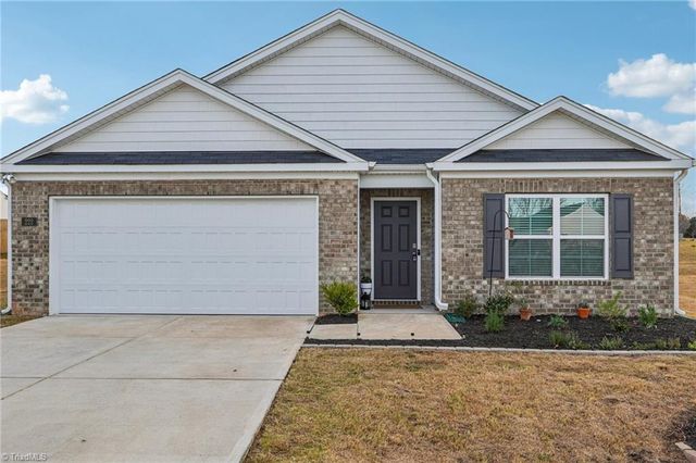 222 Rose Wind Way, Mayodan, NC 27027