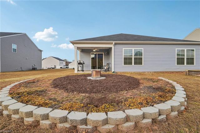 222 Rose Wind Way, Mayodan, NC 27027