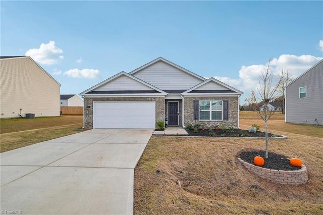 222 Rose Wind Way, Mayodan, NC 27027