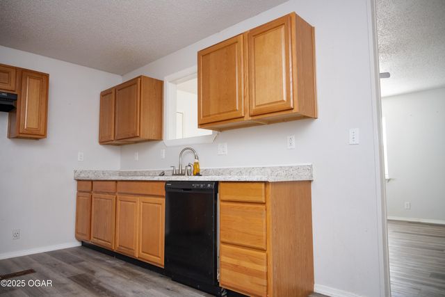 908 Jefferson Avenue, Joplin, MO 64801