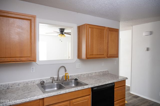 908 Jefferson Avenue, Joplin, MO 64801