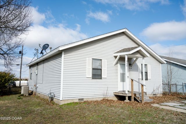 908 Jefferson Avenue, Joplin, MO 64801