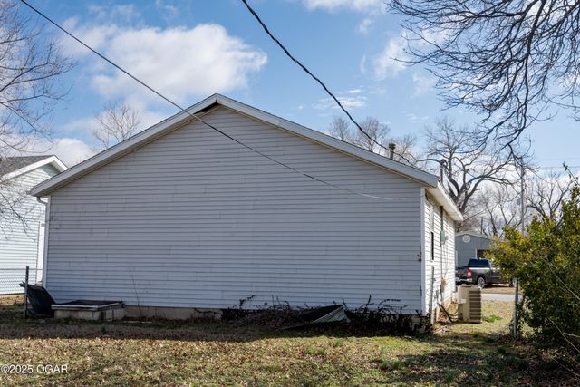 908 Jefferson Avenue, Joplin, MO 64801