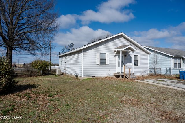 908 Jefferson Avenue, Joplin, MO 64801
