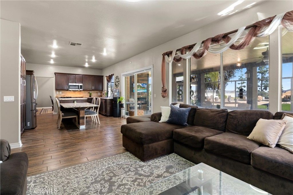 Image 10 of property listing at 29200 Sandpiper Drive, Lake Elsinore, CA 92530