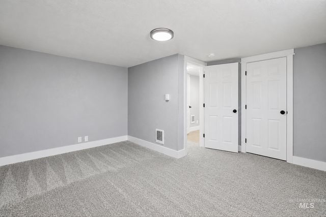 911 Eastland Dr, Twin Falls, ID 83301
