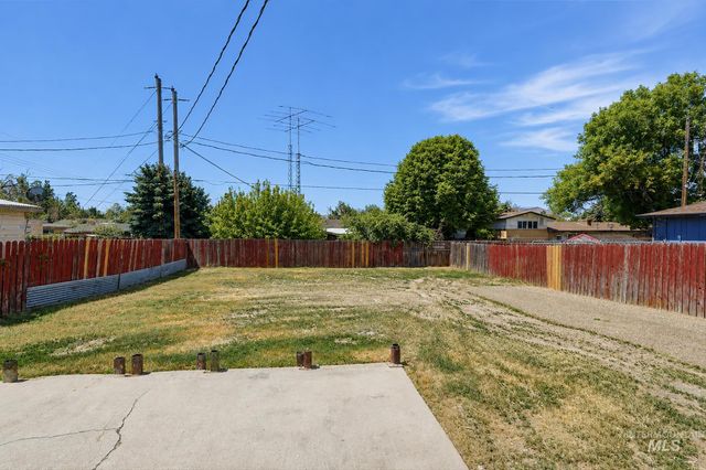 911 Eastland Dr, Twin Falls, ID 83301