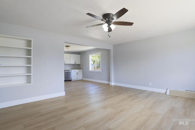 911 Eastland Dr, Twin Falls, ID 83301