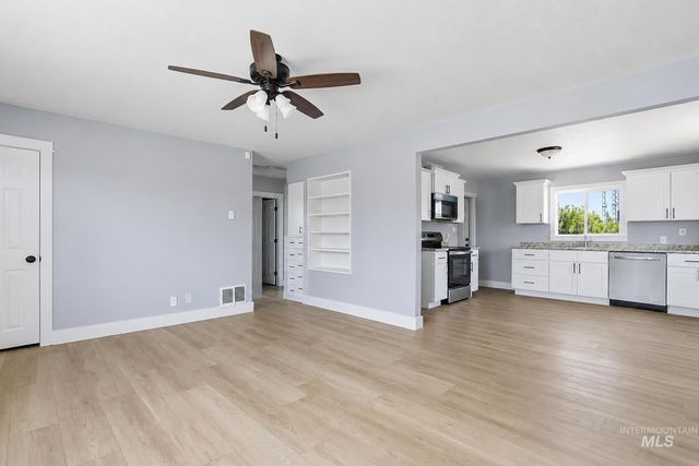 911 Eastland Dr, Twin Falls, ID 83301